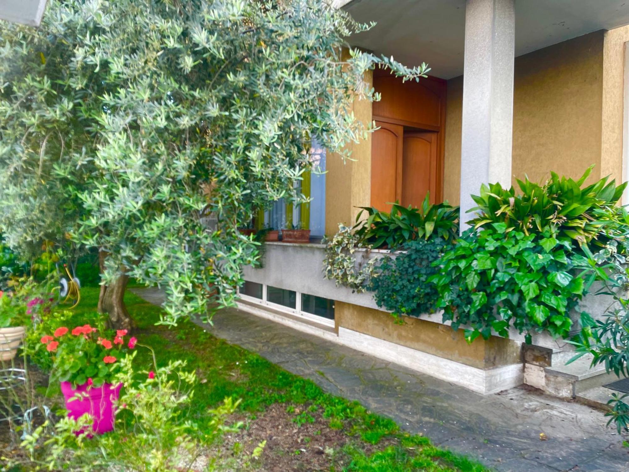 Appartamento Tra Monza E Milano Muggio Exterior photo